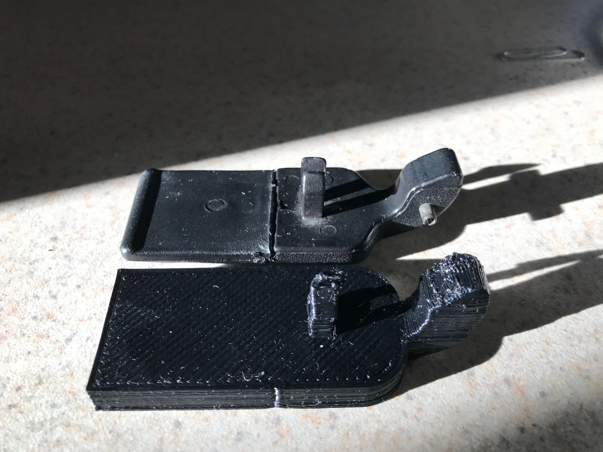 Electric sunroof latch lever